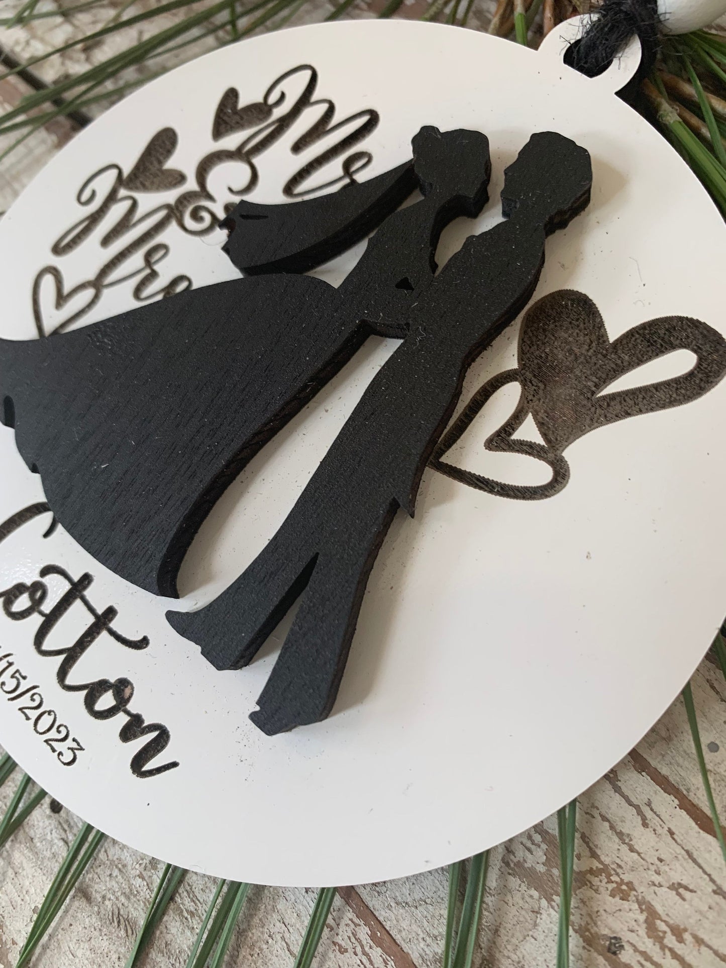 Personalized Mr and Mrs Christmas Tree Ornament | Bride and Groom Ornament | Our 1st Christmas Ornament | Wedding Gift | Gift for Newlyweds